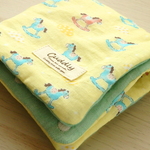 【SALE】やわらか８重ガーゼハンカチ　木馬柄　【少し大きめサイズ】