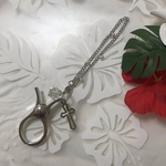 ◎グローブホルダー　クロスチャーム　手袋ホルダー　シルバー
