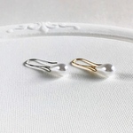 スマートなシンプルパールピアス