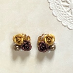 茶色の薔薇のピアス