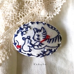 猫さんとねずみさんの仲良し刺繍ブローチ　小さな青の物語