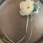 toytoy445 小さなコサージュ ラナンキュラス 【白】結婚式　卒業式