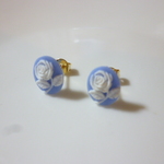 小さなバラのカメオのピアス