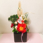 赤い椿のお正月飾り