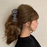 しっかりと留まるバナナクリップ　滑り止め付き　アーミーグレー