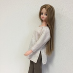 ジェニー・バービーサイズ スリット入りカットソートップス