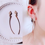 ベージュレザーピアス