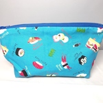 【B品・訳あり品】ファスナーポーチ（寿司柄×青）