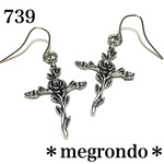 739. ゴシックローズクロスピアス、銀色