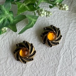 【SALE】ヴィンテージ   フラワーデザインアクリルボタン　アンティークゴールド×クリアトパーズ　2個セット