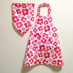 110cm 花（赤）ゴム紐　子供用エプロン（三角巾／給食帽・巾着袋オプション）