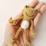 手のひらサイズのカエルのあみぐるみ・イエロー