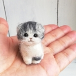 羊毛フェルトの小さな子猫(折れ耳猫・グレーとら猫)　猫グッズ　猫雑貨　スコティッシュフォールド