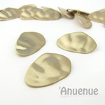 メタルシャンクボタン　34.5 x 21.5mm【Wavy Oval  /  Matte gold】3個