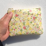 感謝セール品❤️小花柄イエロー便利ラミネート ミニポーチ