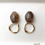 ダークブラウン×ツイストフープピアス・樹脂ピアス・イヤリング