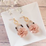 NEWカラー*べっ甲×ベージュピンク花*フープ✽アレルギー対応 ピアス