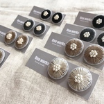 ビーズと刺繍のお花ピアスorイヤリング 