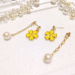 ♥ 一輪の華とキャッチにパール ピアス　黄色