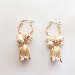 クラシカルチューリップとコットンパールのピアス(イヤリング）　