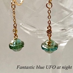 ガラスのUFOのイヤリング（ブルー）