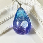 〈再販〉（訳あり）手の中の月  ネックレス レジン