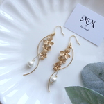 ３連ゴールドフラワー×ウェーブ×コットンパールピアス/イヤリング