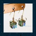 SWAROVSKIキューブ🎁のピアス／イヤリング エリナイトシマー