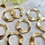 【10個】33mm  ゴールド  ラウンド変形チャーム  ウェーブ♡ #31938