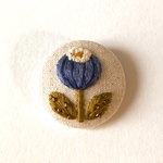 絵本のお花 刺繍 ブローチ ブルー