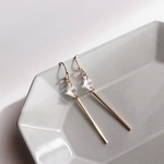 氷が煌めくシンプルラインピアス＊イヤリング♡上品♡ゆらゆら