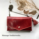 ◇再販しました◇真紅 お財布ショルダーレザー クラッチバッグ タッセル付き チェーン取り外し可能（本革）レザークラフト ミニマム  真鍮ボタン