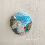 冬の海と紅い椿の刺繍ヘアゴム 【バッジ変更可】
