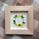 【再販】たんぽぽとクローバーの刺繍ミニ額