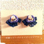 ✵再販✵刺繍とビーズのネイビーなピアス