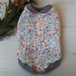 犬服＜背中開き＞ベスト お花畑柄