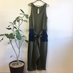 オシャレサロペット❤️後ろスリットのサルエルサロペットパンツ カーキ紺（サイズ  フリー M〜 L ）