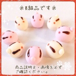 【B級品】ちょこんと座った紅白うさぎのイヤリング両耳