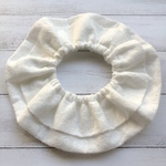 SALE まんまるスタイ　リボン柄刺繍