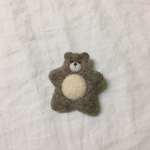お星様ボディのくまさんブローチ
