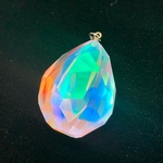 虹の結晶 レインボーナイト涙型ラフカット（大） ペンダントトップ VD-192