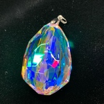 虹の結晶 ビビッドしずく型ラフカット（大） ペンダントトップ VD-194