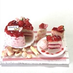 hand made  ミニチュア　ドールハウス      ストロベリーケーキセット