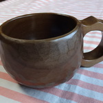 グリーンの朴の木で作った一木彫りのコーヒーカップ