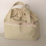 もち手つきお弁当袋　ベージュドット柄