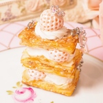 ゆめみる白いちごミルフィーユのバッグチャーム