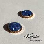 クラッシュシェルのキラキラピアス【ブルー】