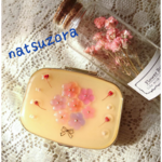 フラワーブーケとかすみ草の蕾のピルケース(太陽 オレンジ)