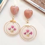 ドライフラワー入りハートレジンピアス（イヤリング）