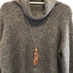 本革❣️花編み&三つ編み山葡萄2wayペンダントネックレス❣️木製ビーズ付きマットグレー❣️